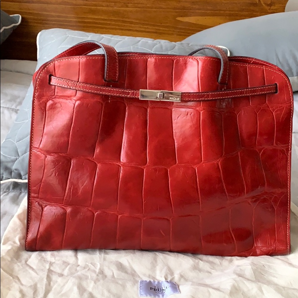 Beautiful red leather Prune shoulder bag